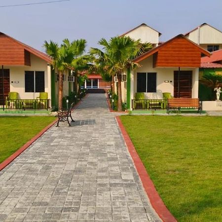 New Mouchak Hotel & Resorts Tajpur Buitenkant foto