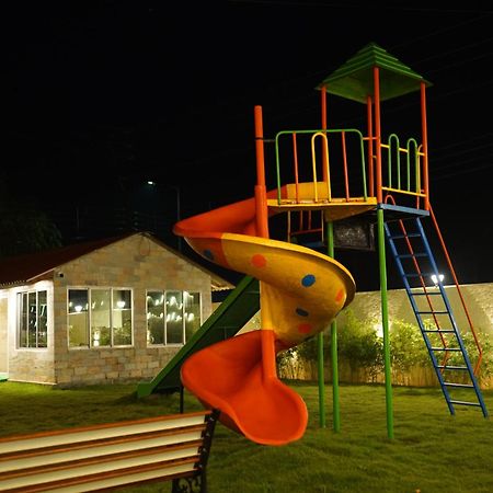 New Mouchak Hotel & Resorts Tajpur Buitenkant foto