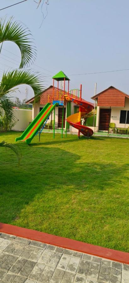 New Mouchak Hotel & Resorts Tajpur Buitenkant foto