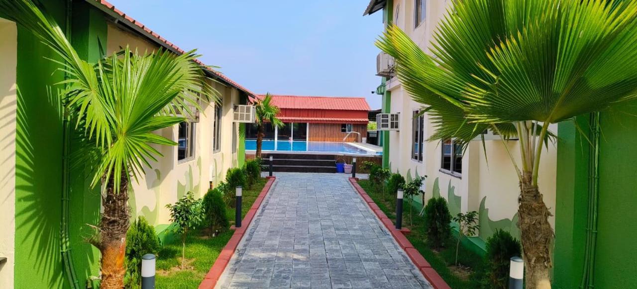 New Mouchak Hotel & Resorts Tajpur Buitenkant foto