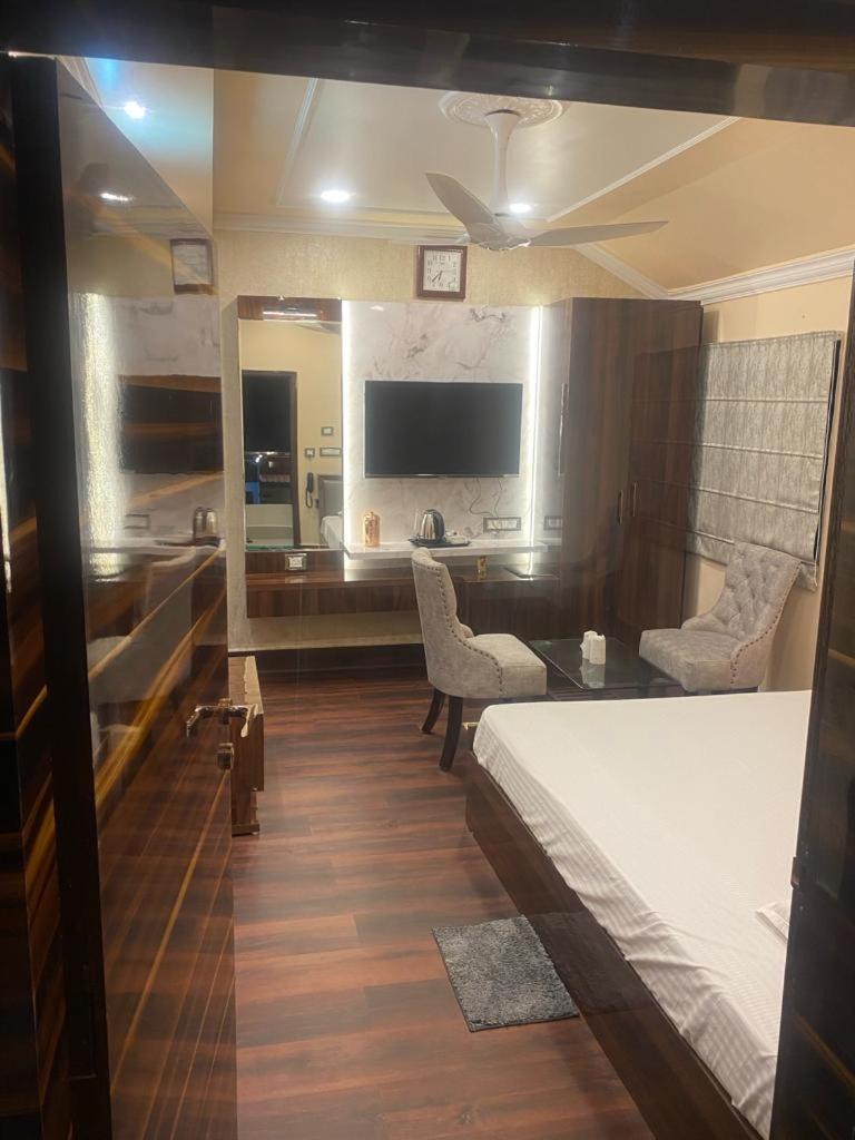 New Mouchak Hotel & Resorts Tajpur Buitenkant foto